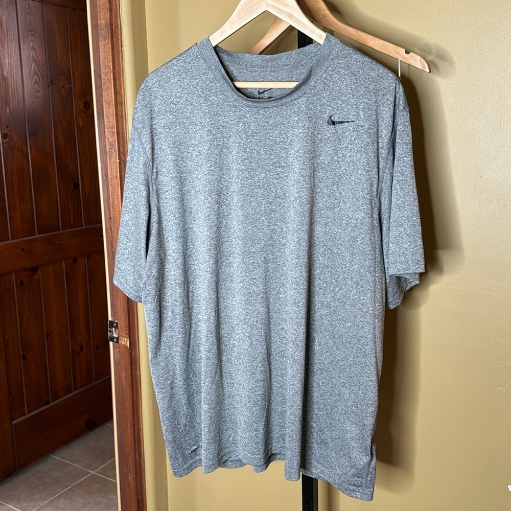 Nike Dri-FIT Gray Performance Training T-Shirt Swoosh Logo Size XXL - Picture 2 of 5